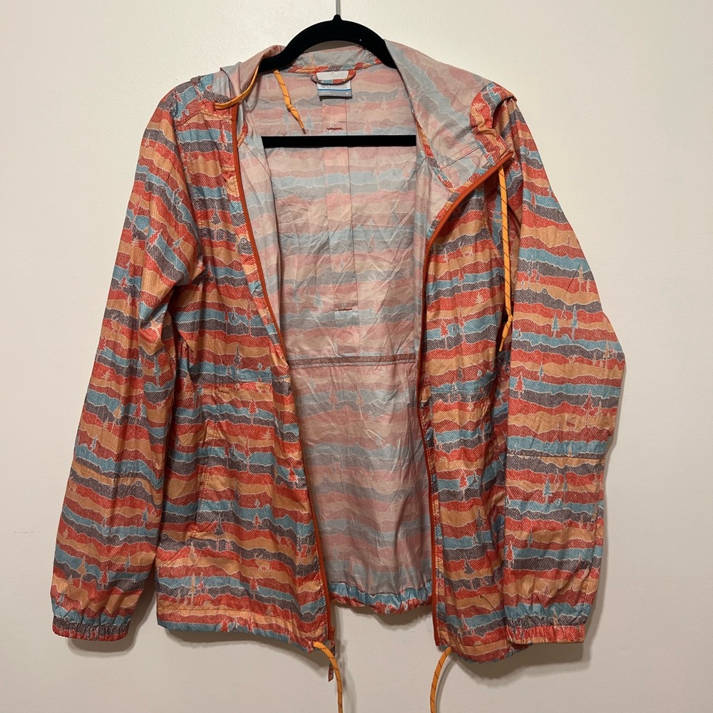 Lightweight Columbia Rain jacket Size M oversized button